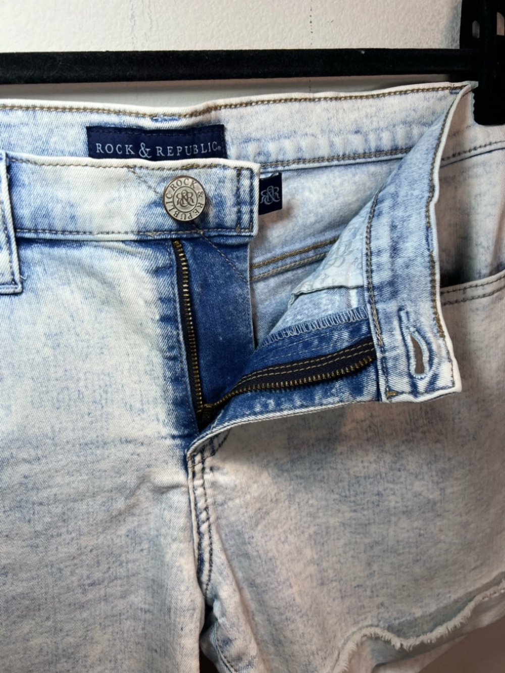 Rock & Republic Bumpershoot Jean Shorts Blue Acid Wash Denim Festival Y2K Size 8 - Picture 11 of 14